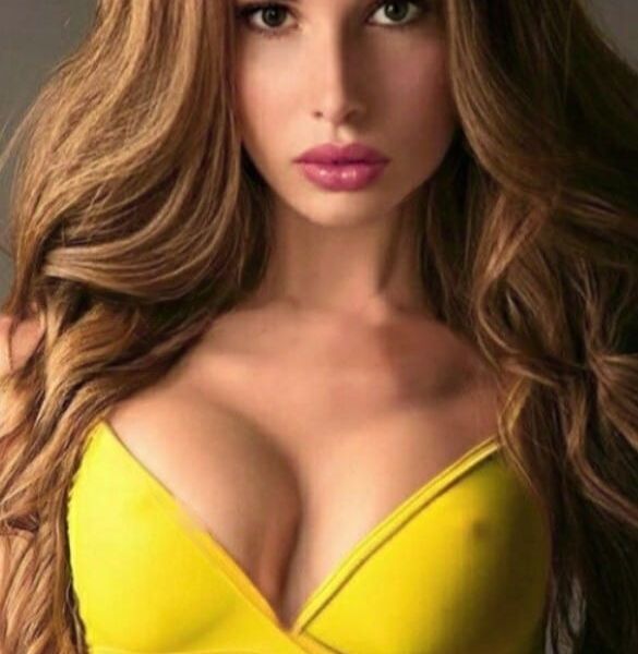Polite young lady on the outside a freak with extreme kinky fantasies in the inside, what part would you like to see whatsapp me to find out ;)
